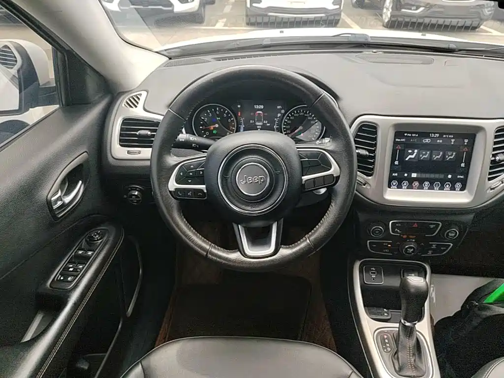 Jeep Compass 2020 — фото 11