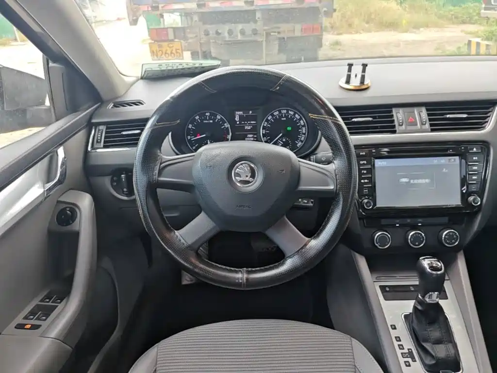 Skoda Octavia 2014 — фото 11