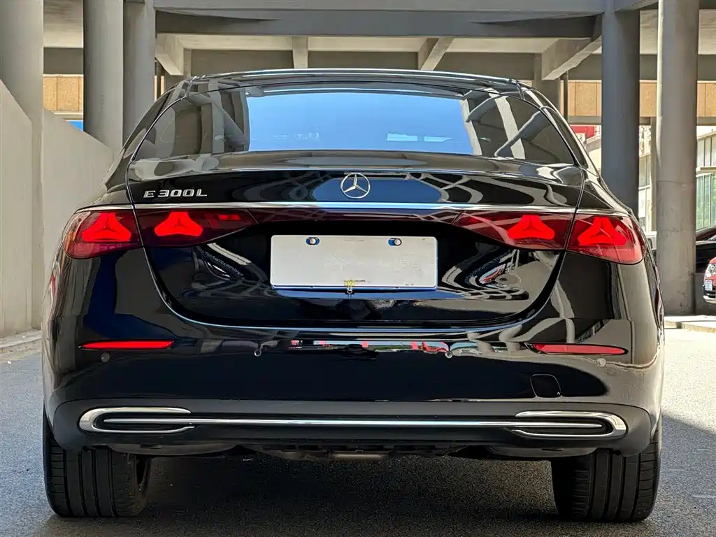 Mercedes-Benz E-Class 2024 — фото 4