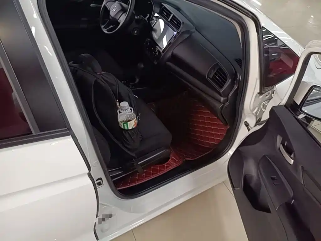 Honda Fit 2018 — фото 20