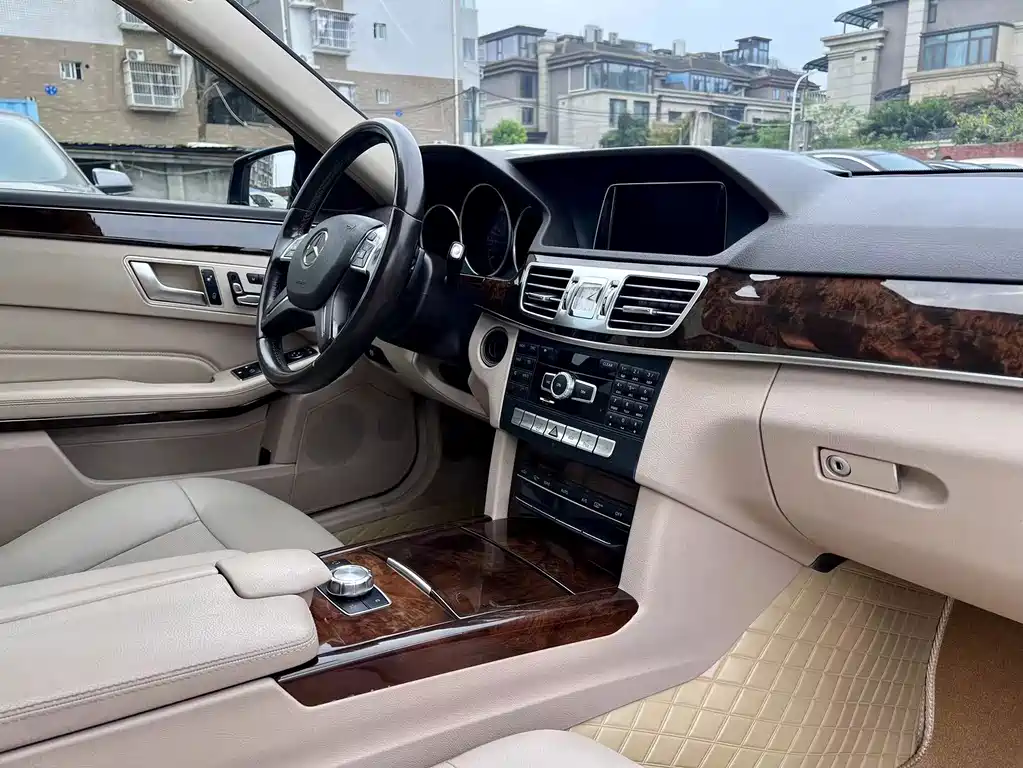 Mercedes-Benz E-Class 2014 — фото 16