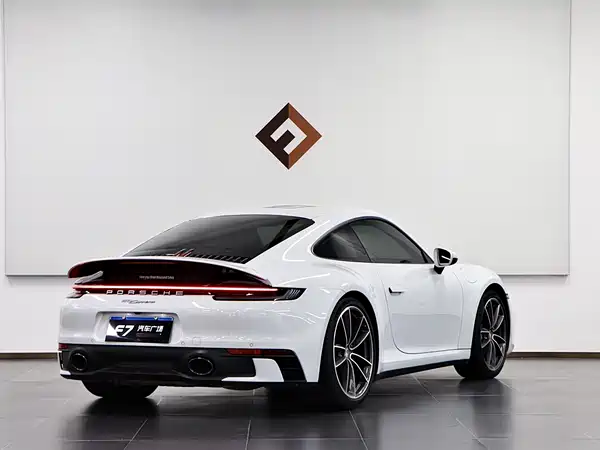 Porsche 911 2021