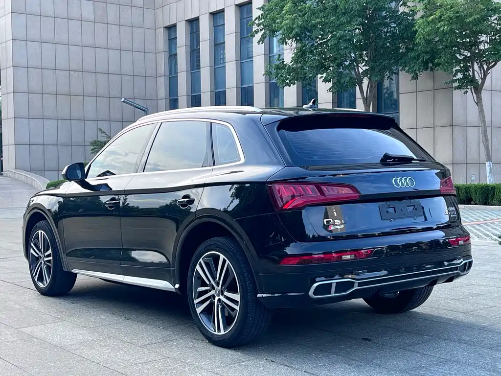 Audi Q5L 2020 — фото 6