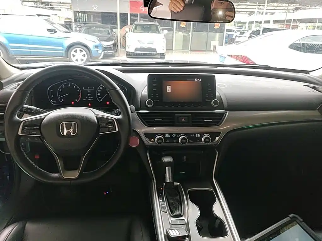 Honda Accord 2019 — фото 10