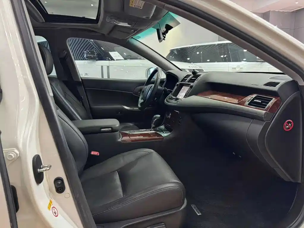 Toyota Crown 2015 — фото 12