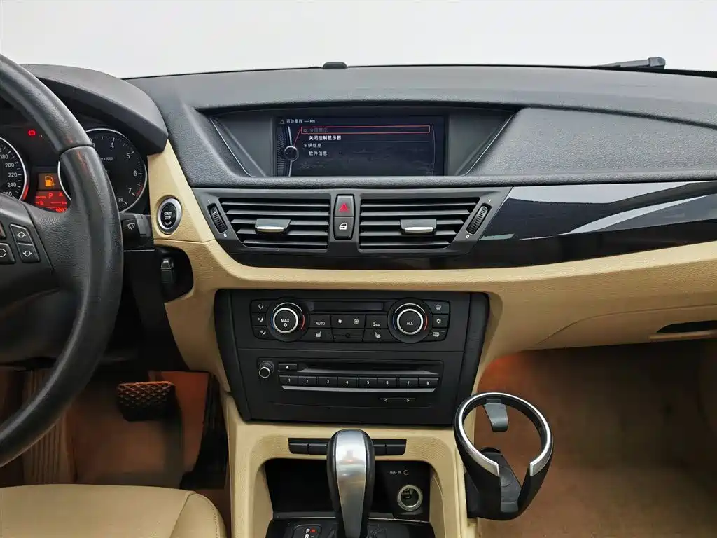 BMW X1 2012 — фото 12