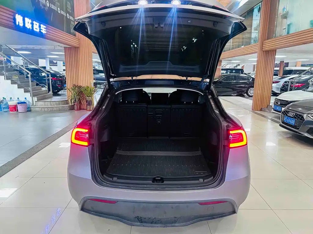 Tesla Model Y 2024 — фото 16