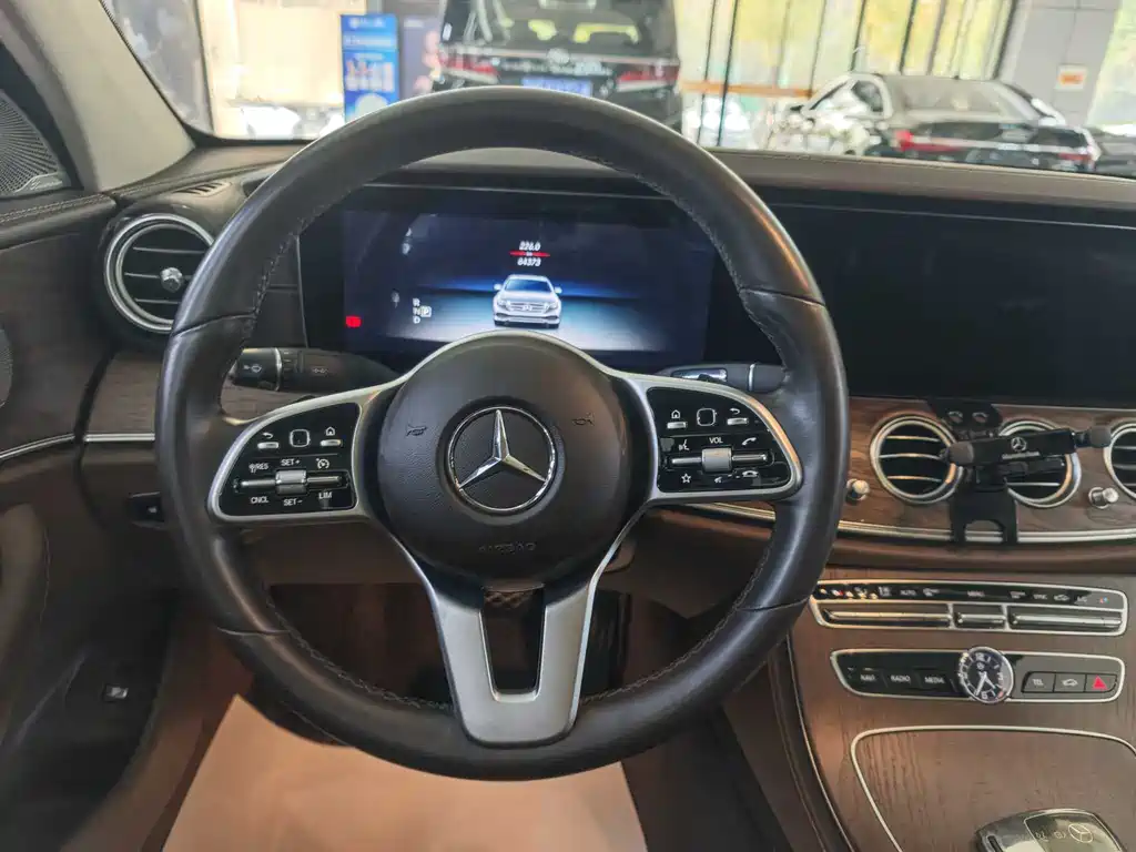 Mercedes-Benz E-Class 2020 — фото 9