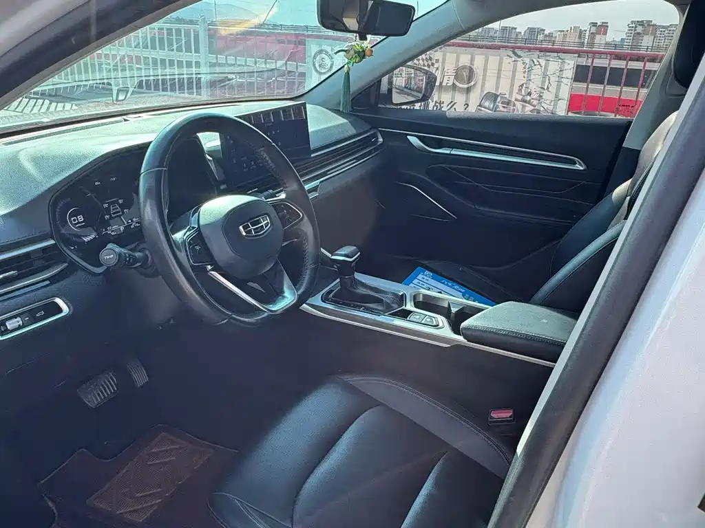 Geely Emgrand 2023