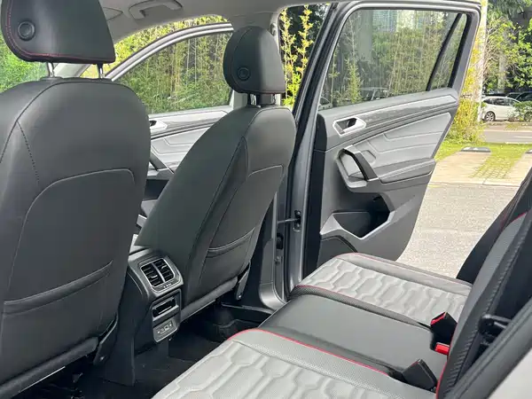 Volkswagen Tiguan L Plug-In Hybrid 2021