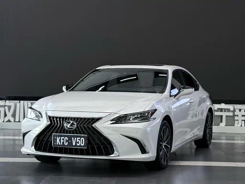 Lexus ES 2024 — фото 1