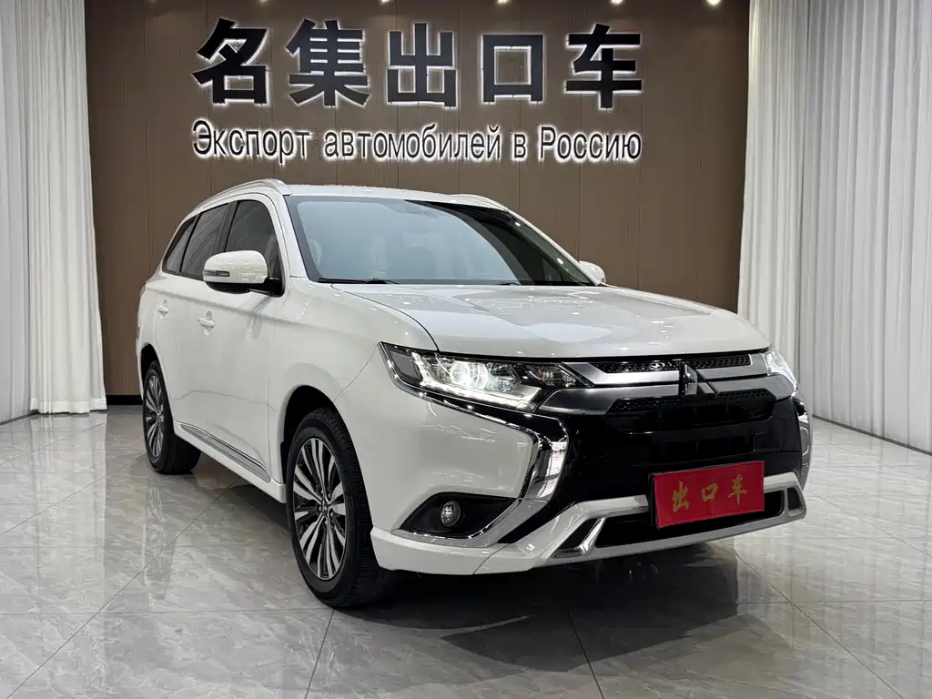 Mitsubishi Outlander 2022 — фото 2