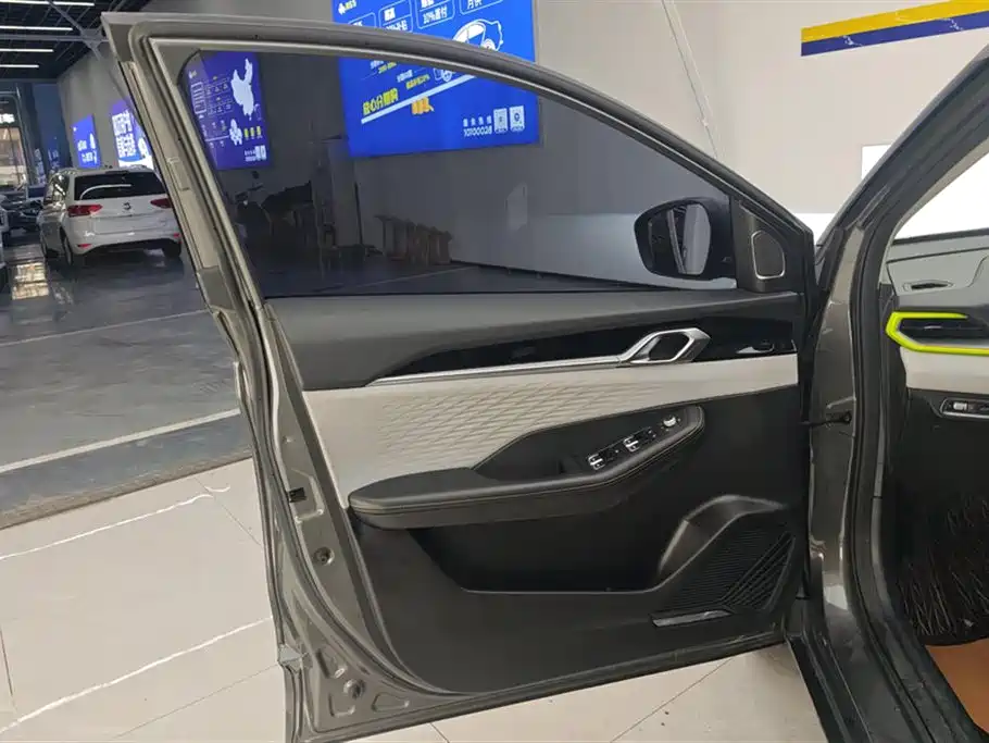 Geely Binyue 2022
