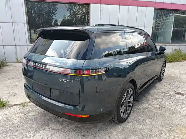 Lynk & Co 900 2025