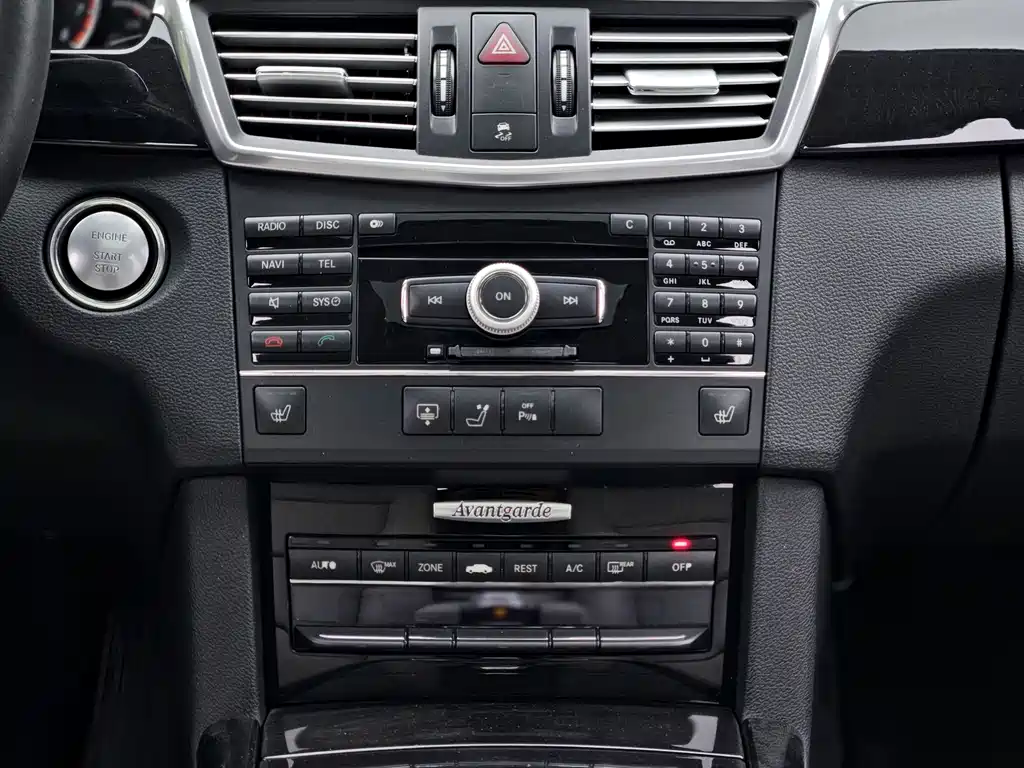 Mercedes-Benz E-Class 2010 — фото 23