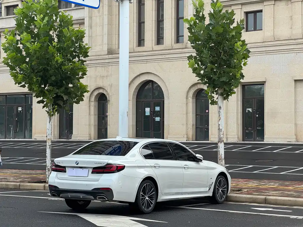 BMW 5 Series 2023 — фото 16