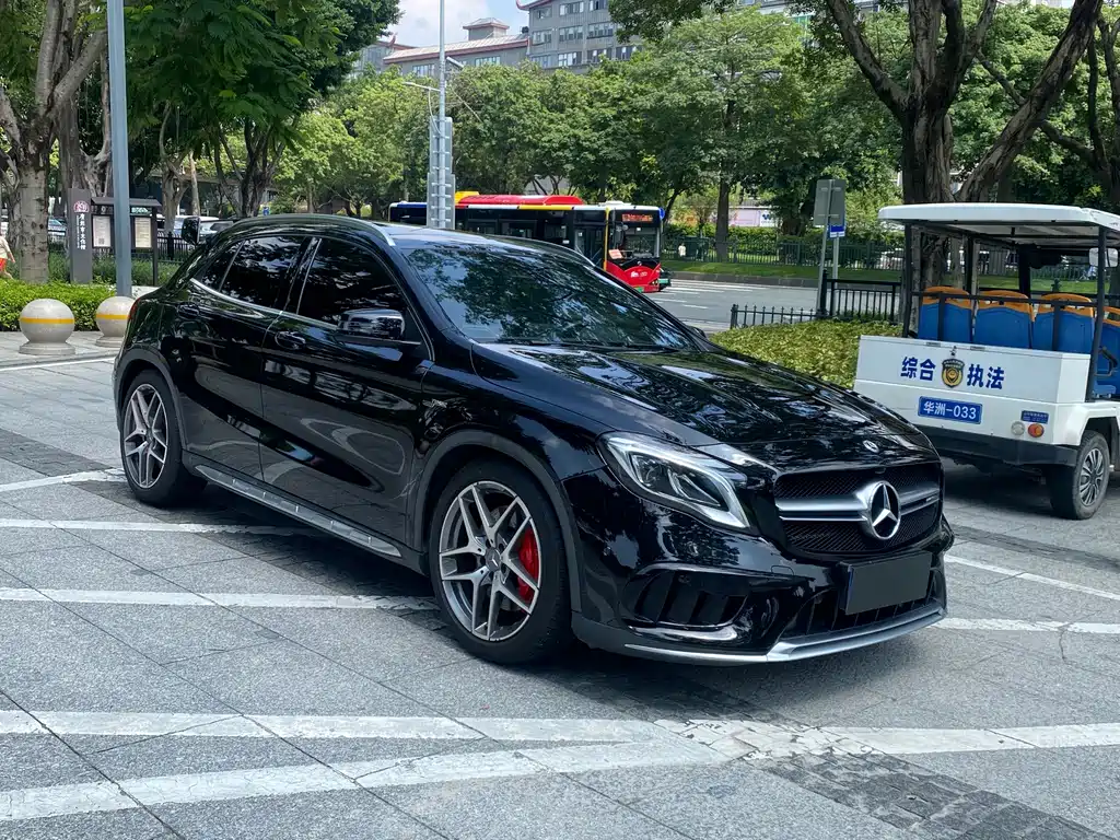 Mercedes-Benz GLA AMG 2020 — фото 3