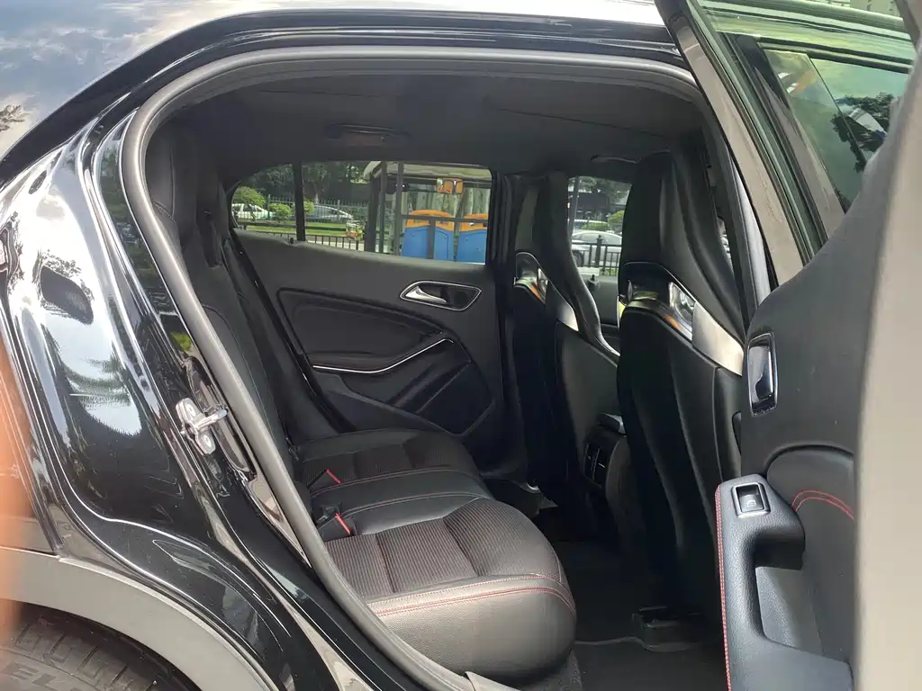 Mercedes-Benz GLA AMG 2020 — фото 16