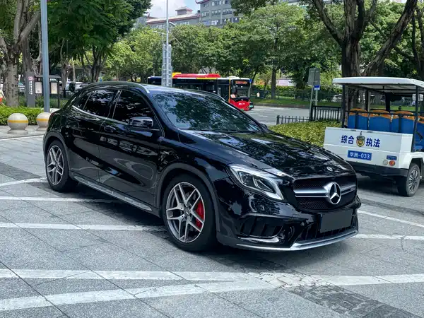 Mercedes-Benz GLA AMG 2020