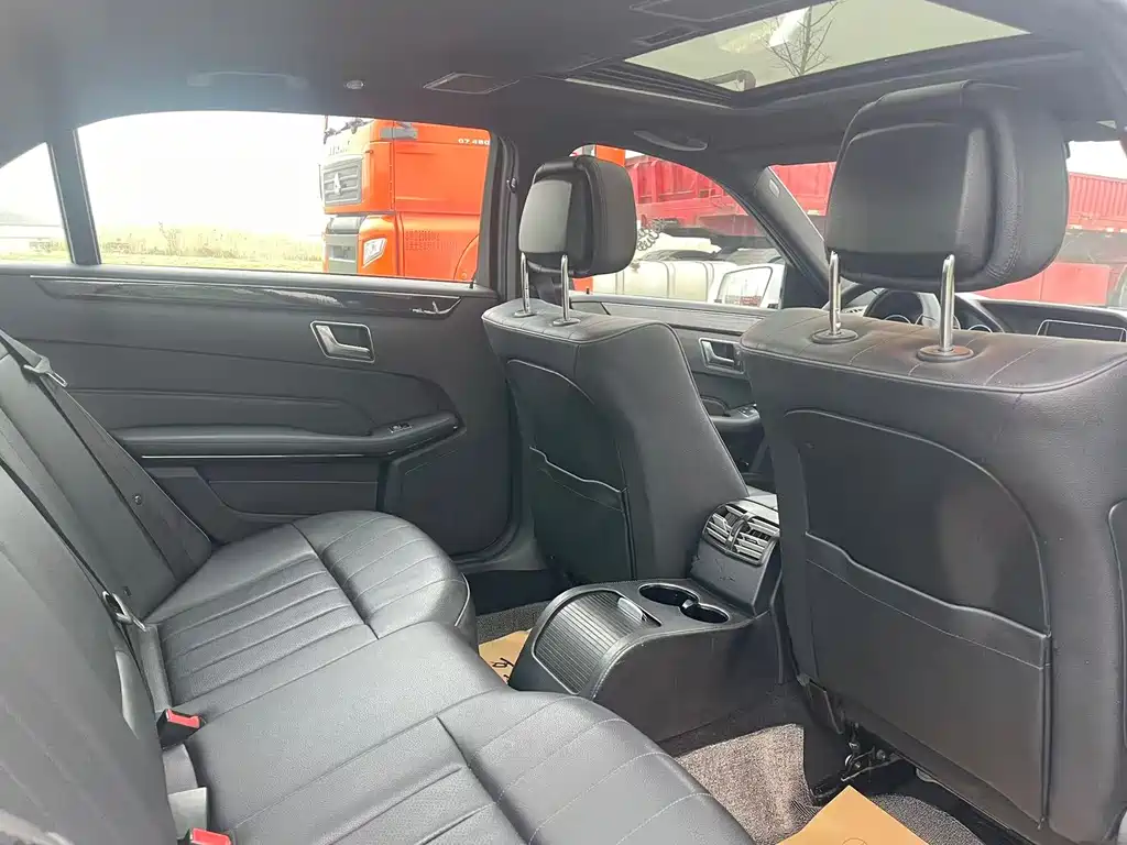 Mercedes-Benz E-Class 2015 — фото 11