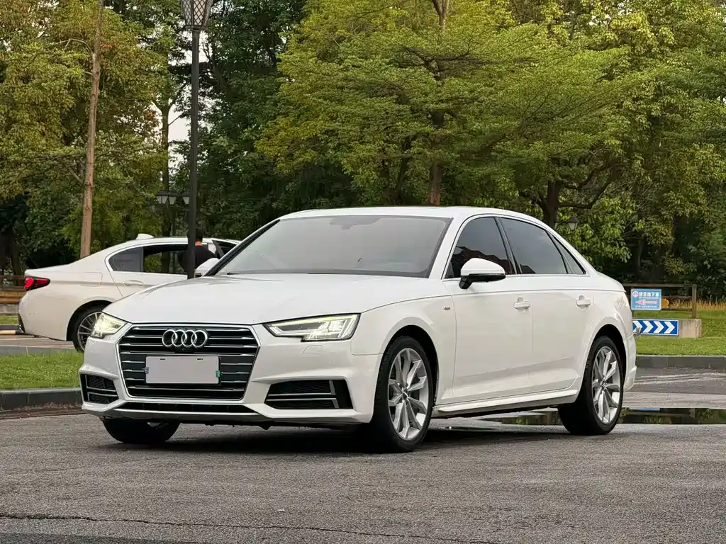 Audi A4L 2017 — фото 1