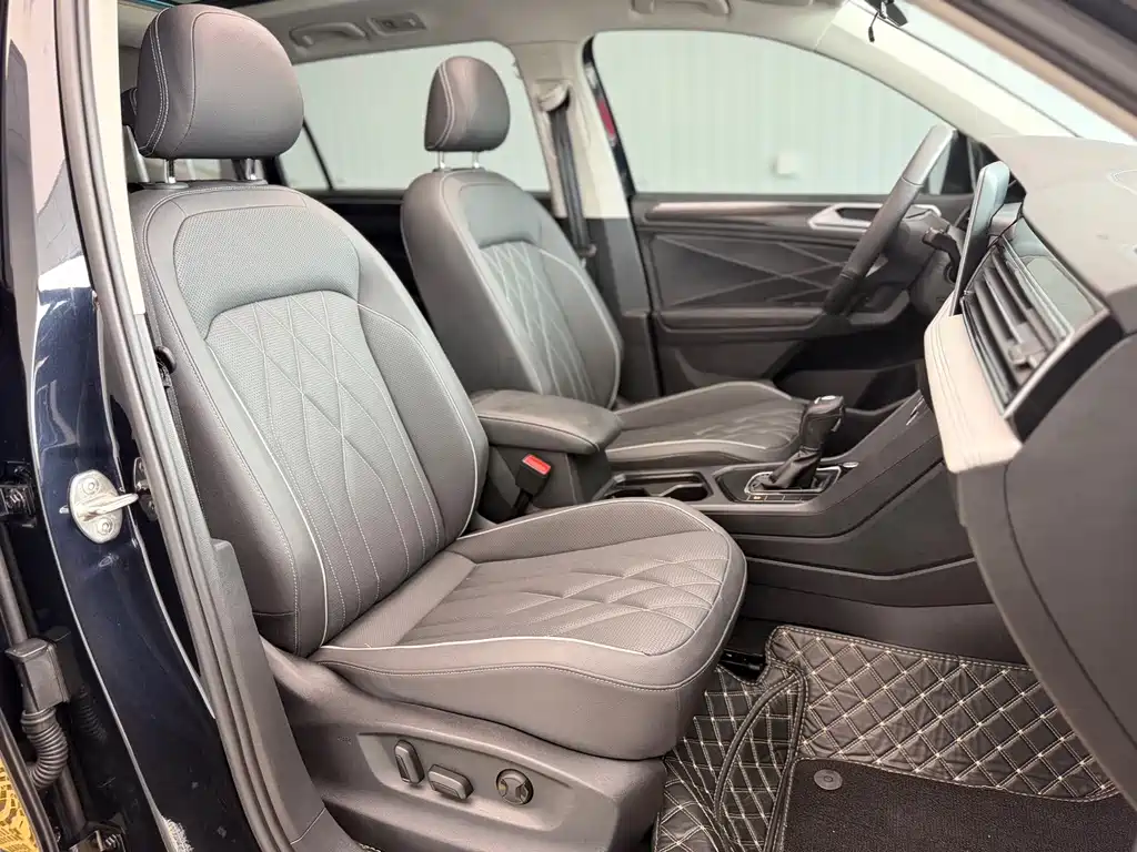 Volkswagen Tiguan L 2022 — фото 17