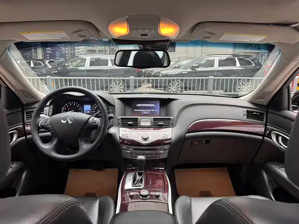 Infiniti Q70 2017