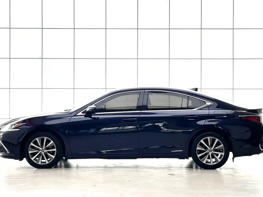 Lexus ES 2021 — фото 17