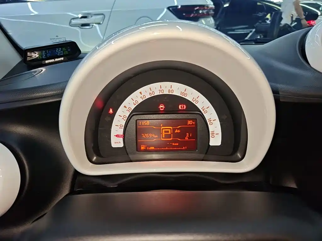 smart fortwo 2017 — фото 12