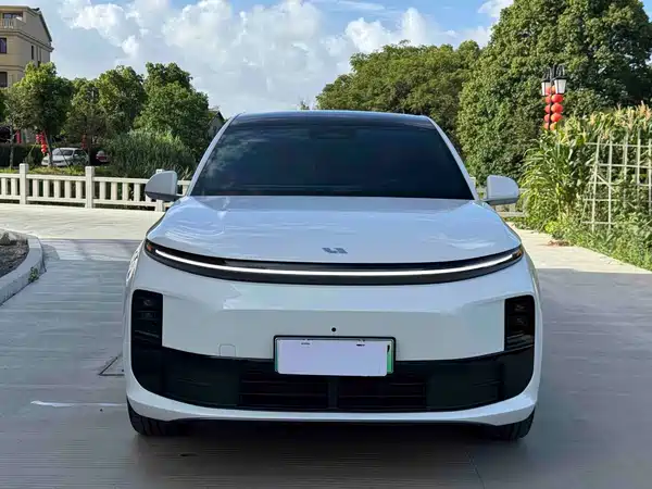 Li Auto L6 2025