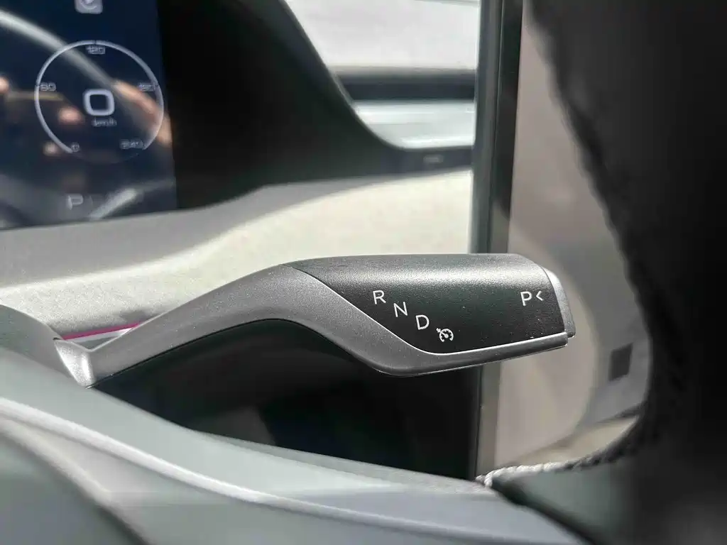 Tesla Model Y 2024 — фото 15