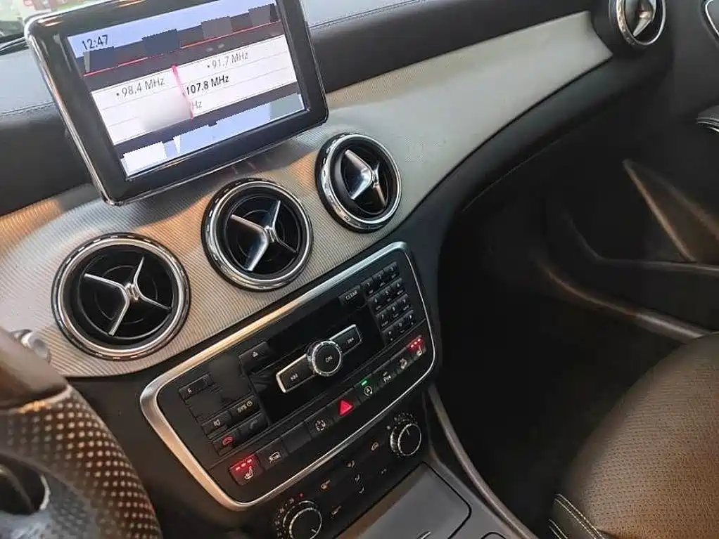 Mercedes-Benz GLA 2015 — фото 15