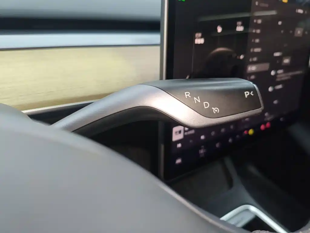 Tesla Model Y 2023 — фото 14