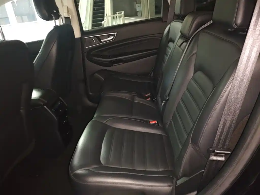 Ford Edge 2018 — фото 17