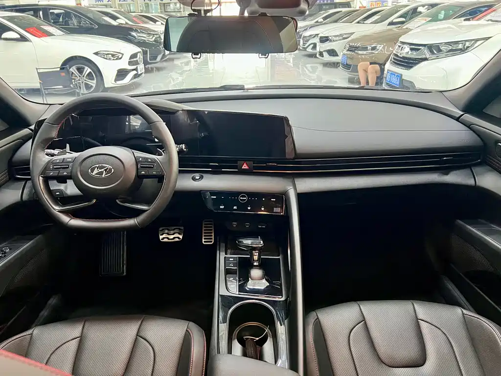 Hyundai Elantra 2022