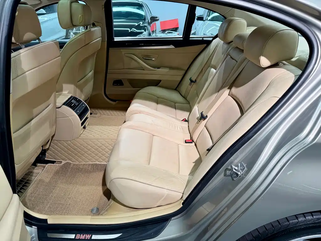 BMW 5 Series 2011 — фото 10