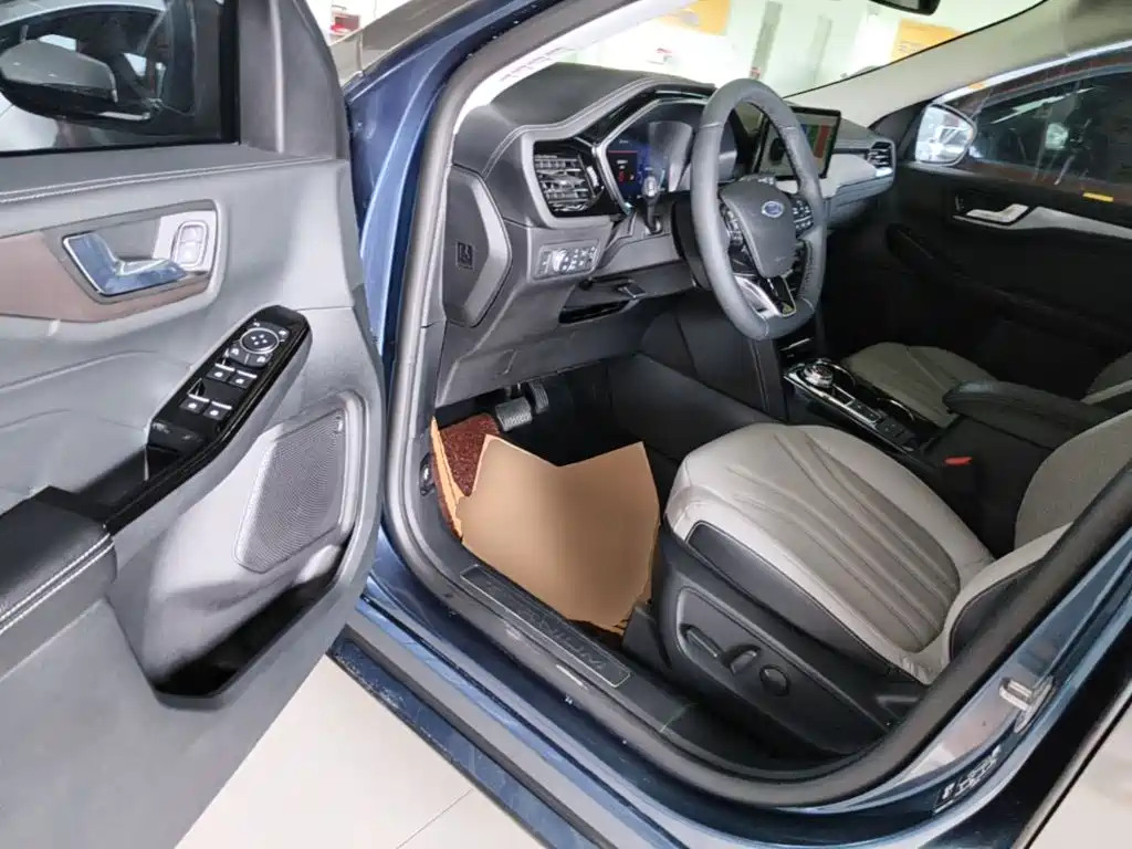 Ford Edge 2023 — фото 16