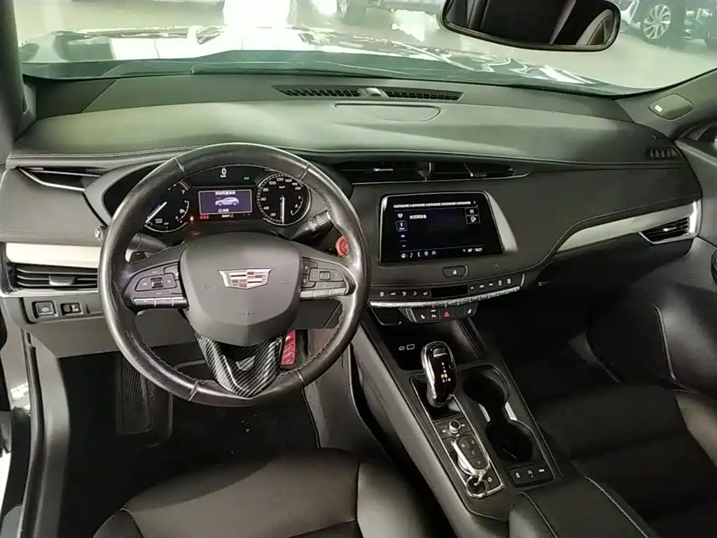 Cadillac XT4 2021 — фото 10
