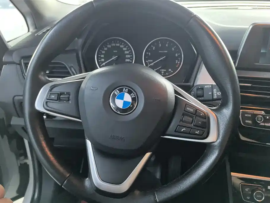 BMW 2 Series Active Tourer 2018 — фото 15