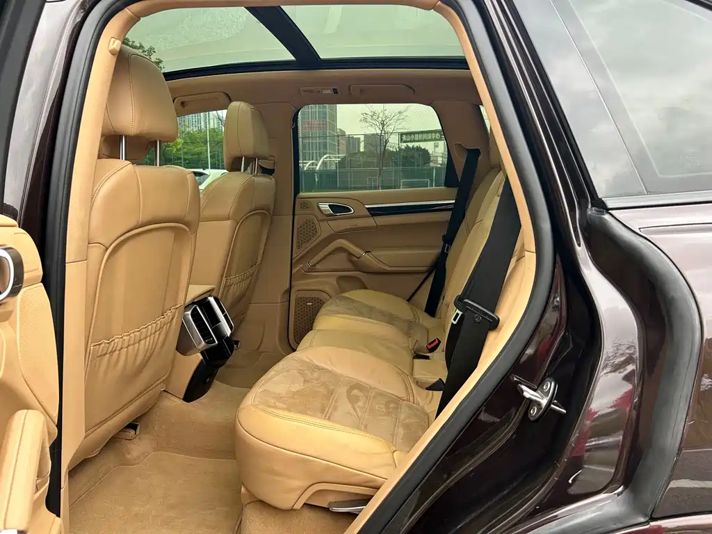 Porsche Cayenne 2017 — фото 30
