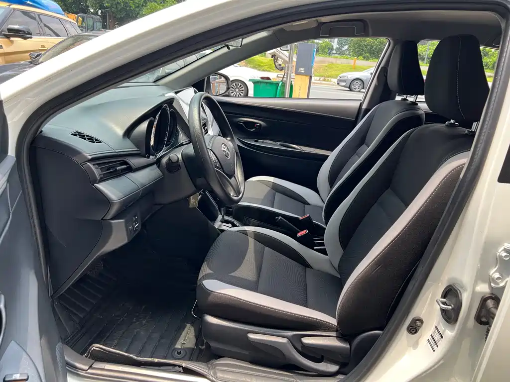 Toyota Yaris L 2022