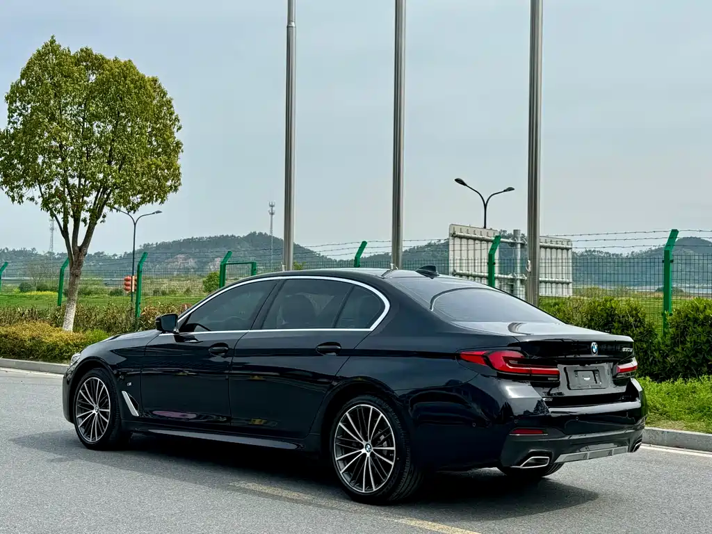 BMW 5 Series 2022 — фото 11