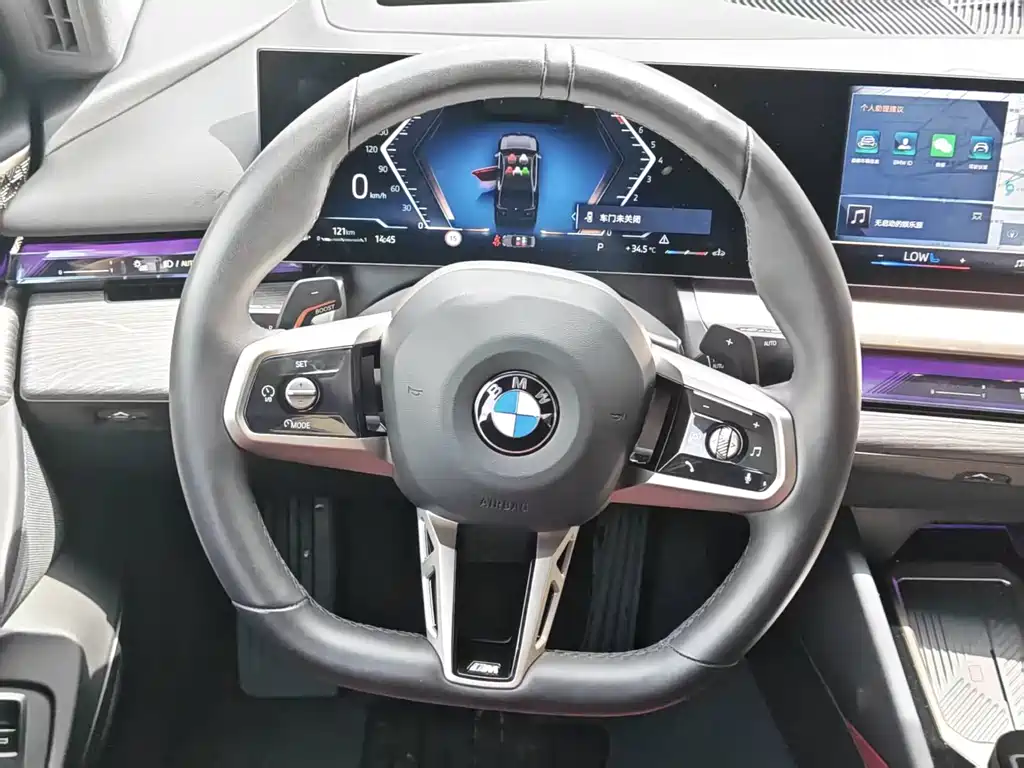 BMW 5 Series 2025 — фото 10