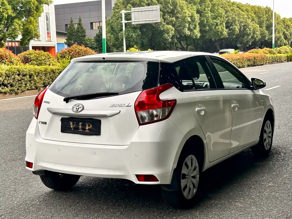 Toyota Yaris L 2015 — фото 7