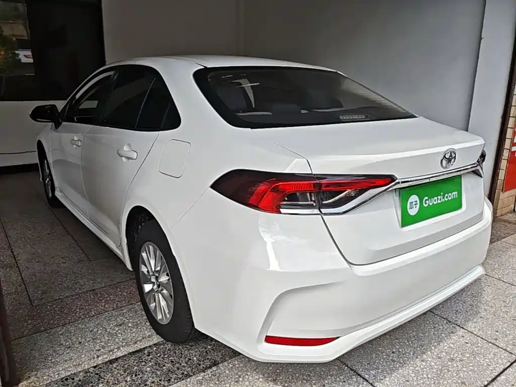 Toyota Corolla 2023 — фото 5