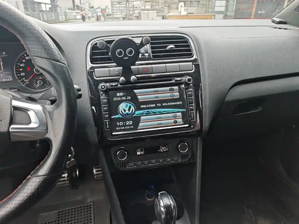 Volkswagen Polo 2015 — фото 13