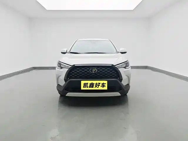 Toyota Corolla Cross 2022 — фото 2