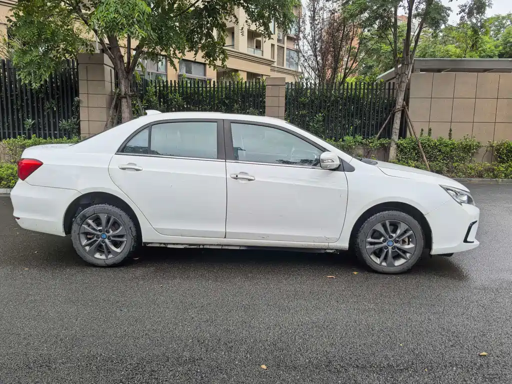 BYD Qin NEV 2017 — фото 10