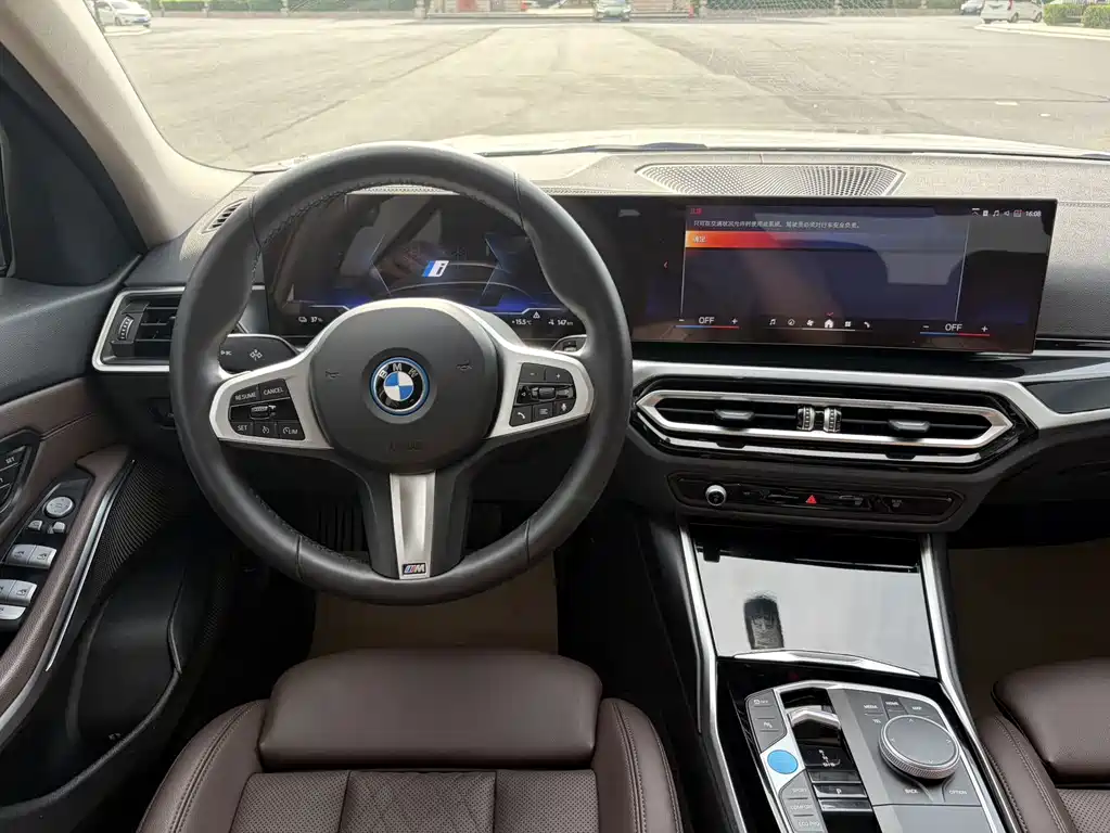 BMW i3 2024 — фото 8