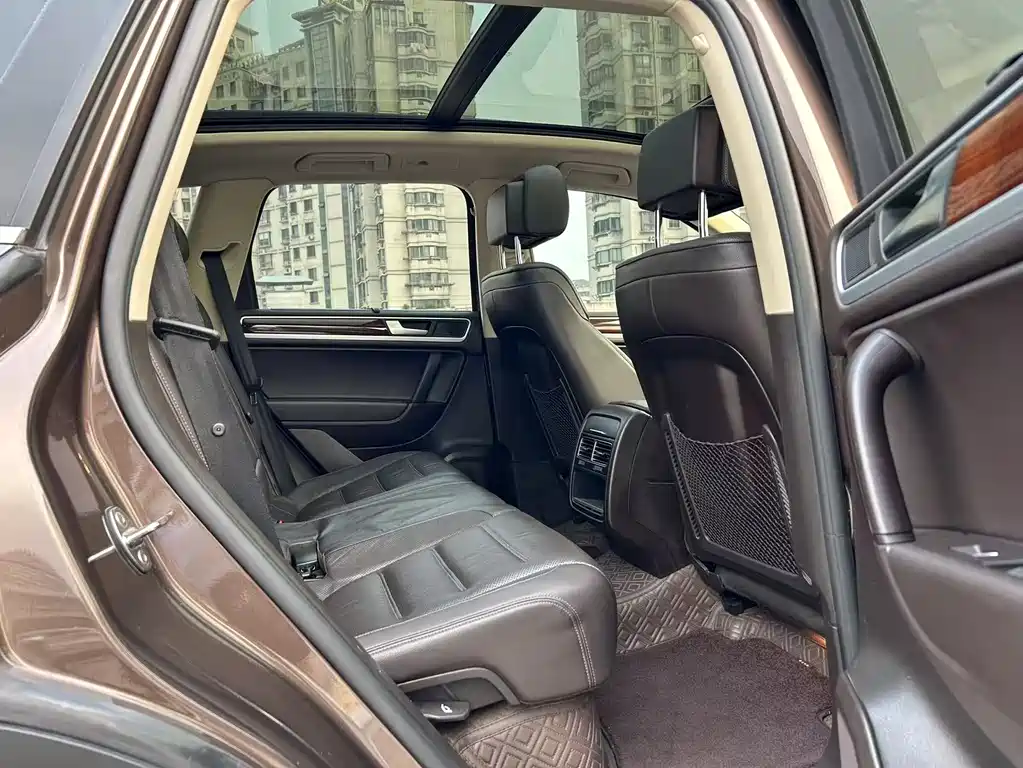 Volkswagen Touareg 2015 — фото 20